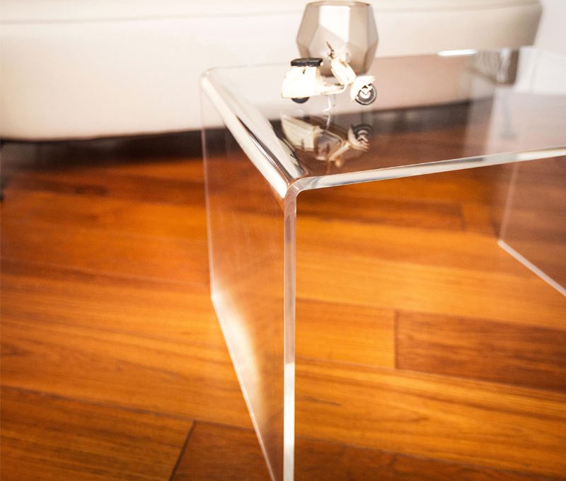 tavolino-in-plexiglass-trasparente